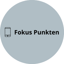 Fokus punktens logotyp. En grå cirkel med en svart mobil och fokus punktens namn i mitten av cirkeln.